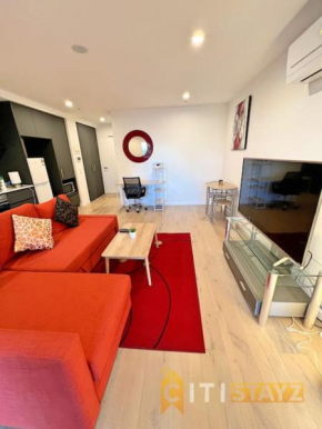 Enchanting in Red - 1bd 1bth 1csp Canberra